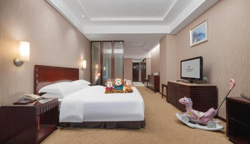 Deluxe Room (1 adult + 1 child)
