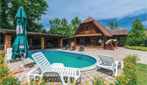 Three-Bedroom Holiday Home 