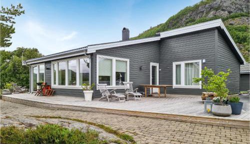 Four-Bedroom Holiday Home