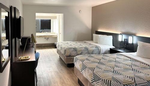 Queen Room with Two Queen Beds - Smoking