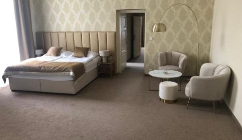 Deluxe Family Suite