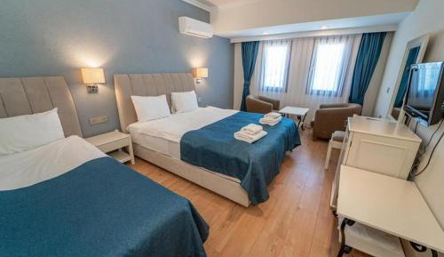 Standard Triple Room with Sea View