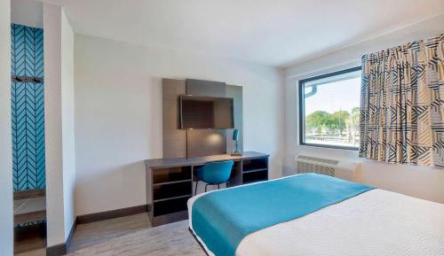 Queen Room - Disability Access - Non-Smoking