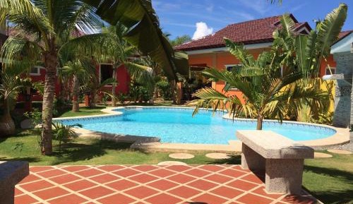 One-Bedroom Bungalow with Pool View