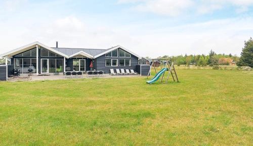 Seven-Bedroom Holiday Home
