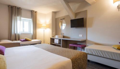 Triple Room with Shared Shower and Toilet