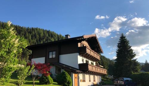 Apartment with Mountain View