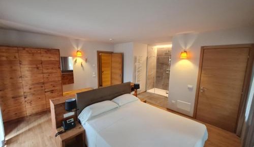 Suite with Mountain View