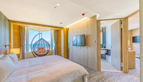 Presidential Suite, 1 King, Ocean view, Balcony