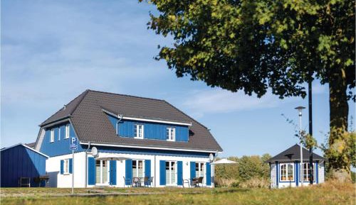 Three-Bedroom Holiday Home 