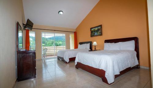 Standard Twin Room with Mountain View