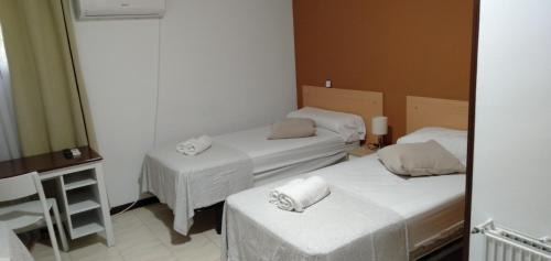 Basic Triple Room with Shared Bathroom
