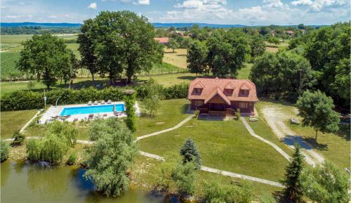 Three-Bedroom Holiday Home 