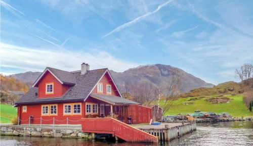 Three-Bedroom Holiday Home 