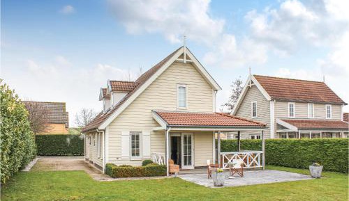 Three-Bedroom Holiday Home 