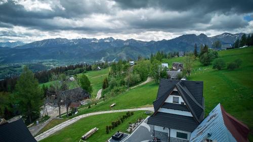 Apartment with Mountain View