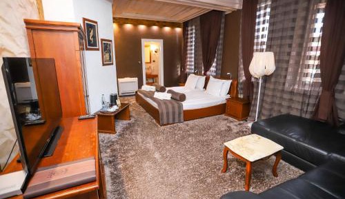 Suite with Lake View