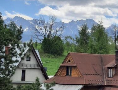 Apartment with Mountain View