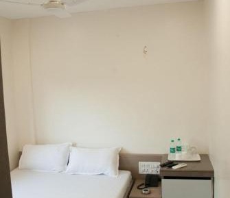 Deluxe Double Room (2 Adults + 1 Child)