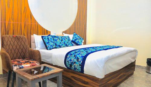 Deluxe Double Room (2 Adults + 1 Child)