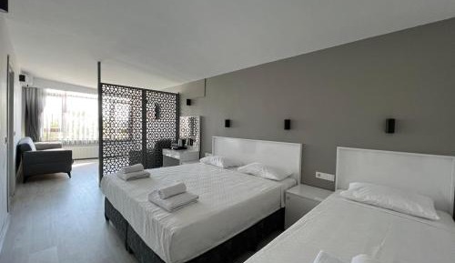 Deluxe Suite with Sea View
