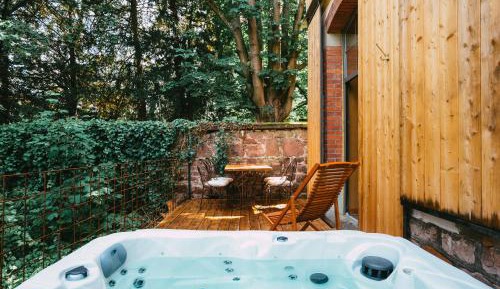 Suite with Hot Tub