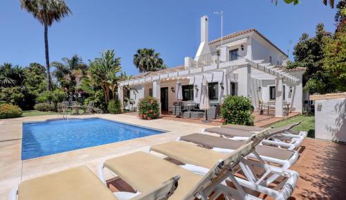 Villa with Garden View