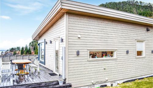 Three-Bedroom Holiday Home 