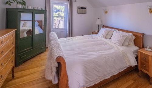 Double Room with Private Bathroom