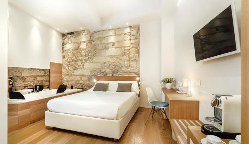 Suite with Whirlpool
