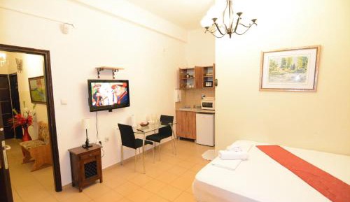 Studio (4 Adults)