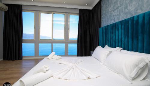 Deluxe Double Room with Balcony and Sea View