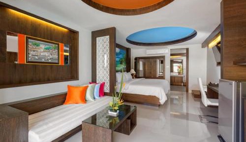 Grand Deluxe Double or Twin Room with Pool Access