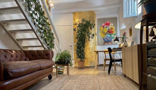Apartment with Mountain View