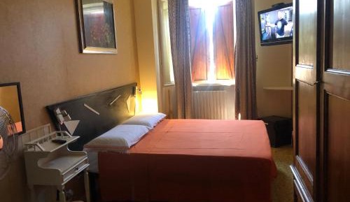 Standard Double Room with Shared Bathroom
