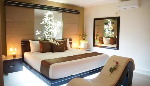 Deluxe Suite with Spa Bath