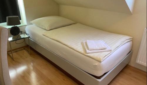 Single Room with Shared Toilet