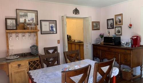 Deluxe Queen Suite