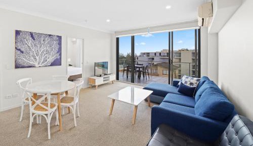One-Bedroom Apartment with Spa Bath - Water View