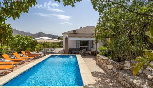 Villa with Garden View