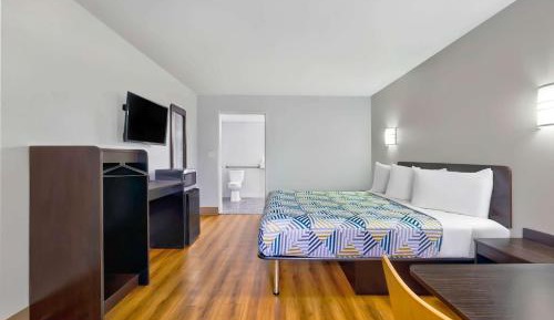 King Room - Disability Access - Non-Smoking
