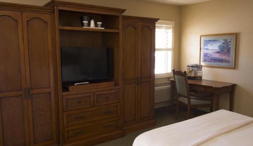 Standard Room with One Queen Bed and Patio