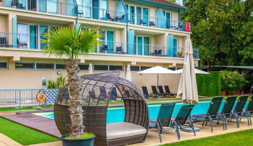 Double Room with Pool View