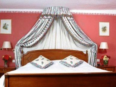 Honeymoon Suite