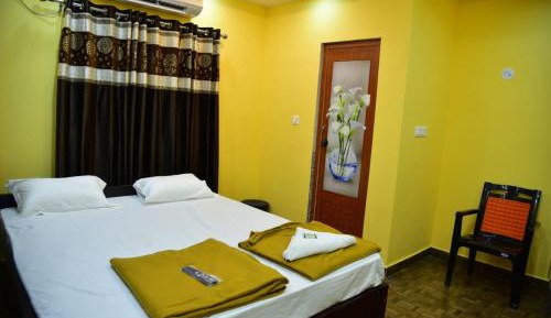 Deluxe Double Room (2 Adults + 1 Child)