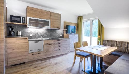 Two-Bedroom Apartment with Shower 