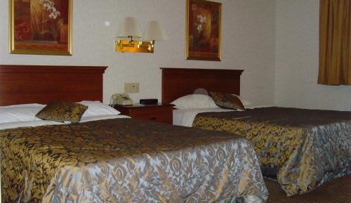 Standard Room with Queen Bed and Double Bed