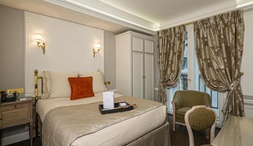 Louver Superior Room
