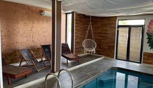 Apartment with Pool View 