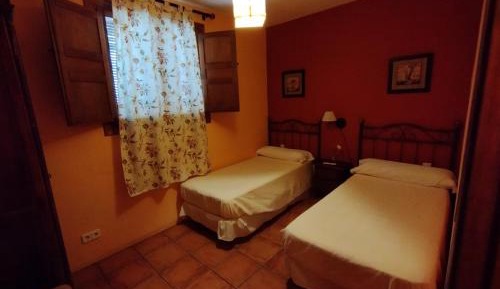 Twin Room with Private Bathroom